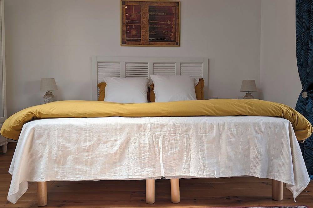 Renovated barn with garden access in Prades, Prades region