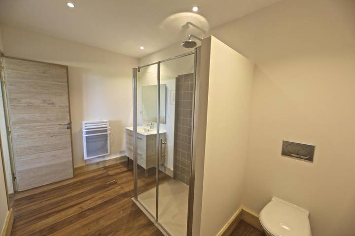 Location de vacances pour 19 personnes, avec Balcon et Jacuzzi ainsi que Terrasse et Piscine à Saint-Martial-de-Valette - 4