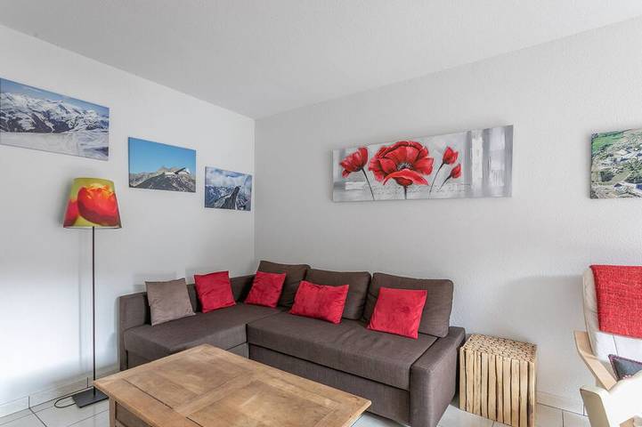 Apartamento entero, Nuevo apartamento, cerca de las estaciones de esquí, con rumbo sur, hermosa vista de Risoul. in Guillestre, Briançon region