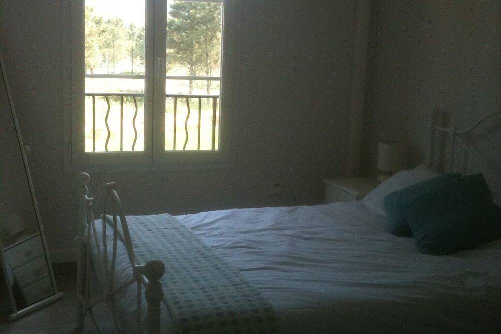 3 Bedroom Provençal House, 15 mins from St Tropez, Private pool, Sleeps 6 in La Môle, Draguignan region