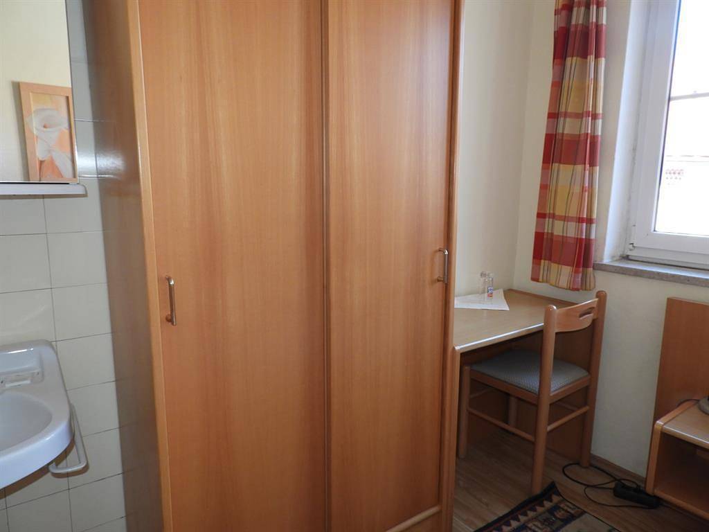 Einzelzimmer mit Dusche und Wc auf der Etage in Klagenfurt am Wörthersee, Klagenfurt-Villach