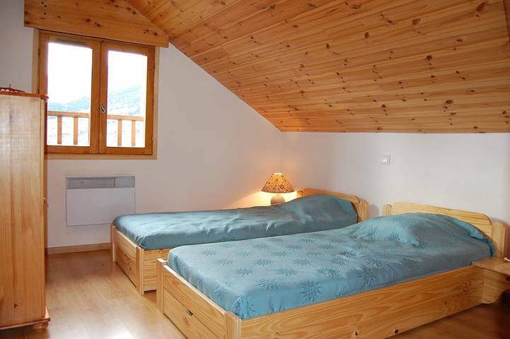 Gîte pour 6 personnes, avec sauna et jardin, animaux acceptés à Châteauroux-les-Alpes - 4