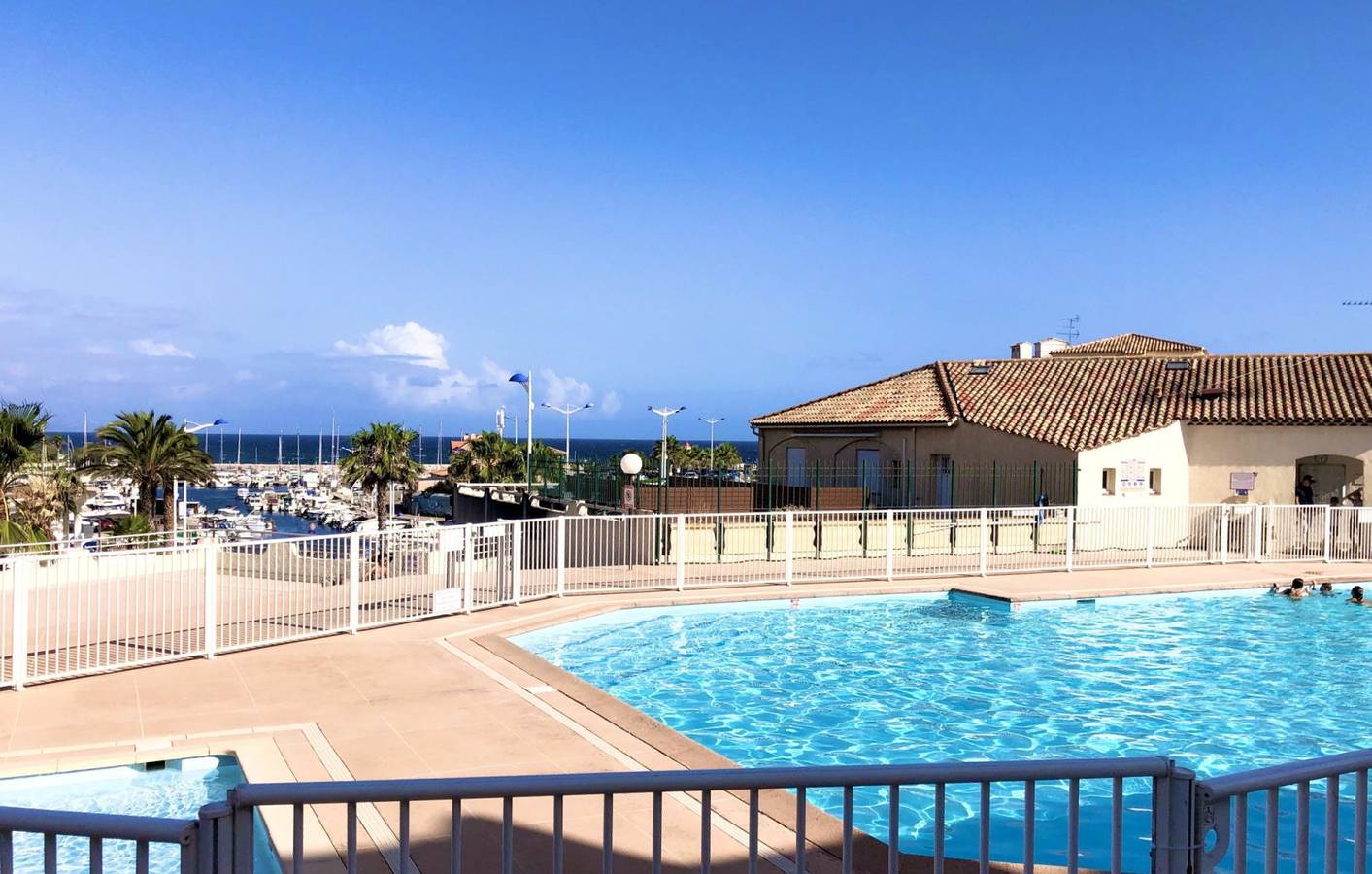 Gite 2 - vue mer, piscine chauffée, spa, sauna, terrasse, parking in Sausset-les-Pins, Région d'Istres