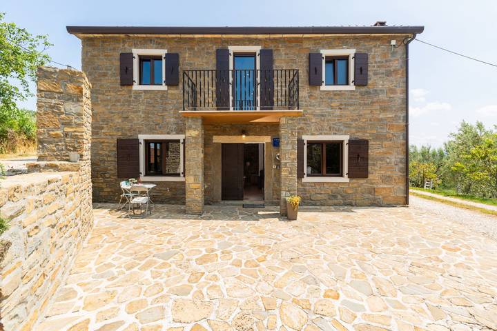 Ferienhaus für 6 Personen, mit Ausblick und Pool sowie Balkon und Garten in Koper - 4