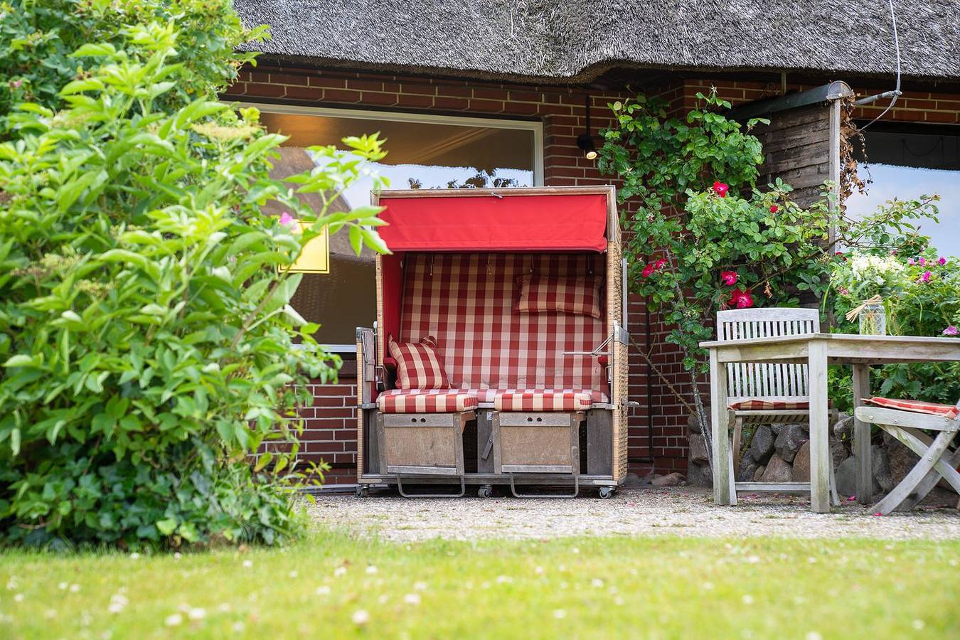 Ganze Wohnung, Gemütliche 3-Zimmer Ferienwohnung auf ca. 80 m² für 4 Personen. in Wenningstedt, Sylt