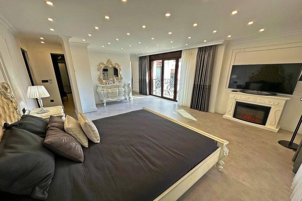 6-Zimmer-Villa mit privatem Pool und Garten in Beylikdüzü, Marmararegion