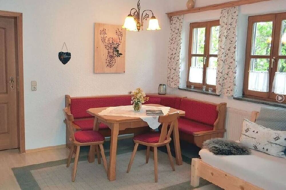 Ganze Wohnung, Ebenerdige Wohnung mit Wintergarten für 3 Personen in Hutthurm, Ostbayern