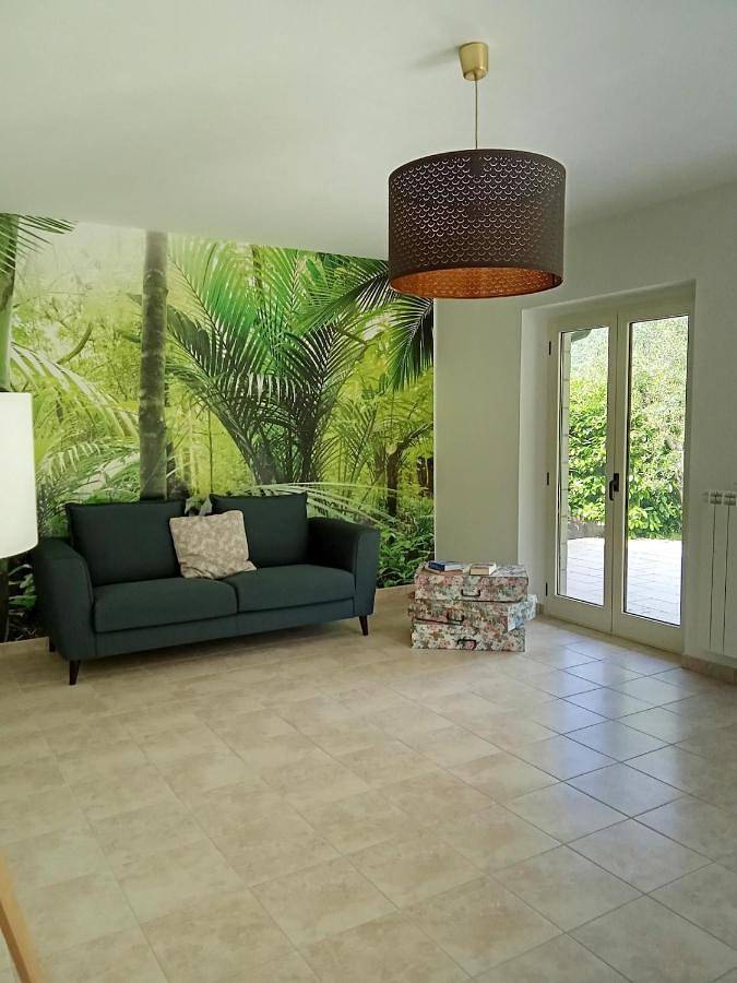 Location de vacances pour 6 personnes, avec Balcon et Jacuzzi ainsi que Terrasse et Jardin à Pesche (Italie)
