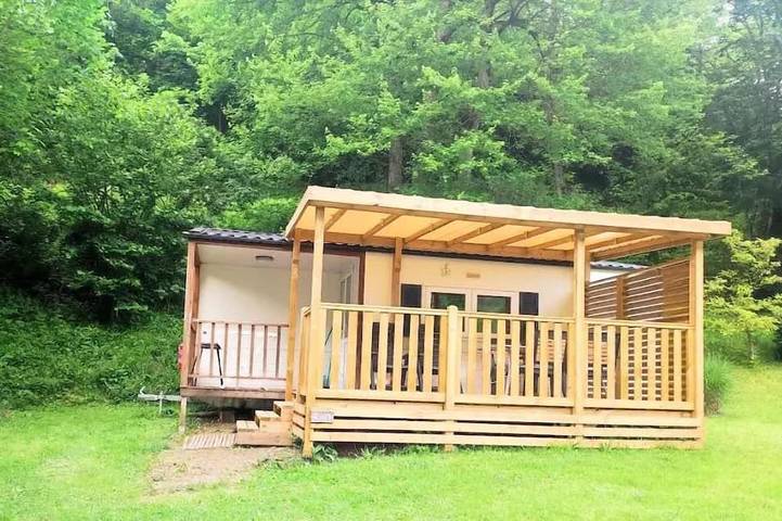 Camping pour 4 personnes, avec terrasse, animaux acceptés dans les Hautes-Pyrénées