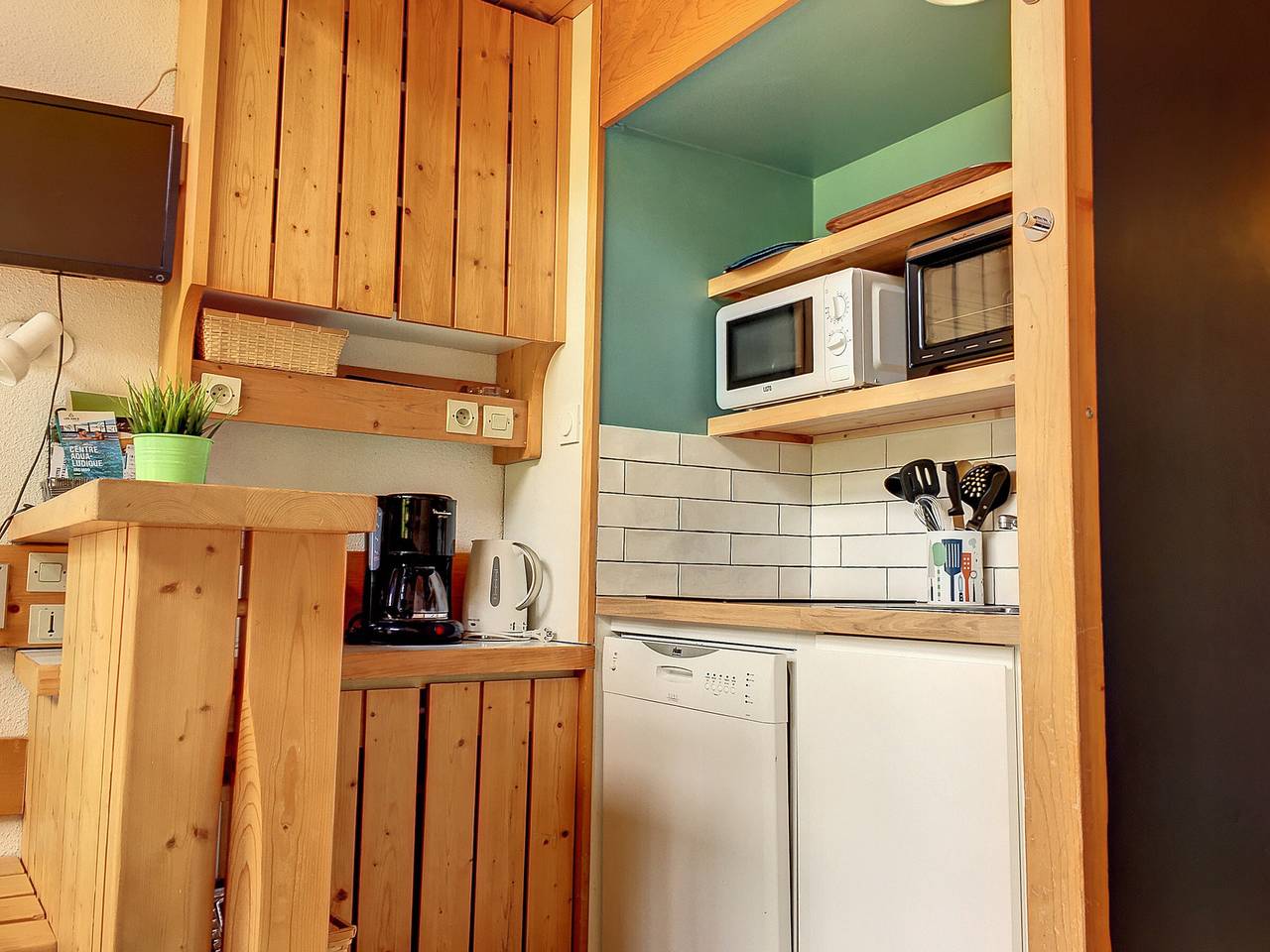 Gehele studio, Cozy Studio Loft near Slopes with Balcony and Free Wifi in Arc 1800, Bourg-Saint-Maurice