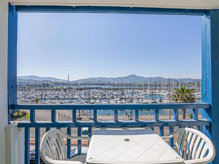 Appartement de vacances pour 4 personnes, avec piscine et terrasse