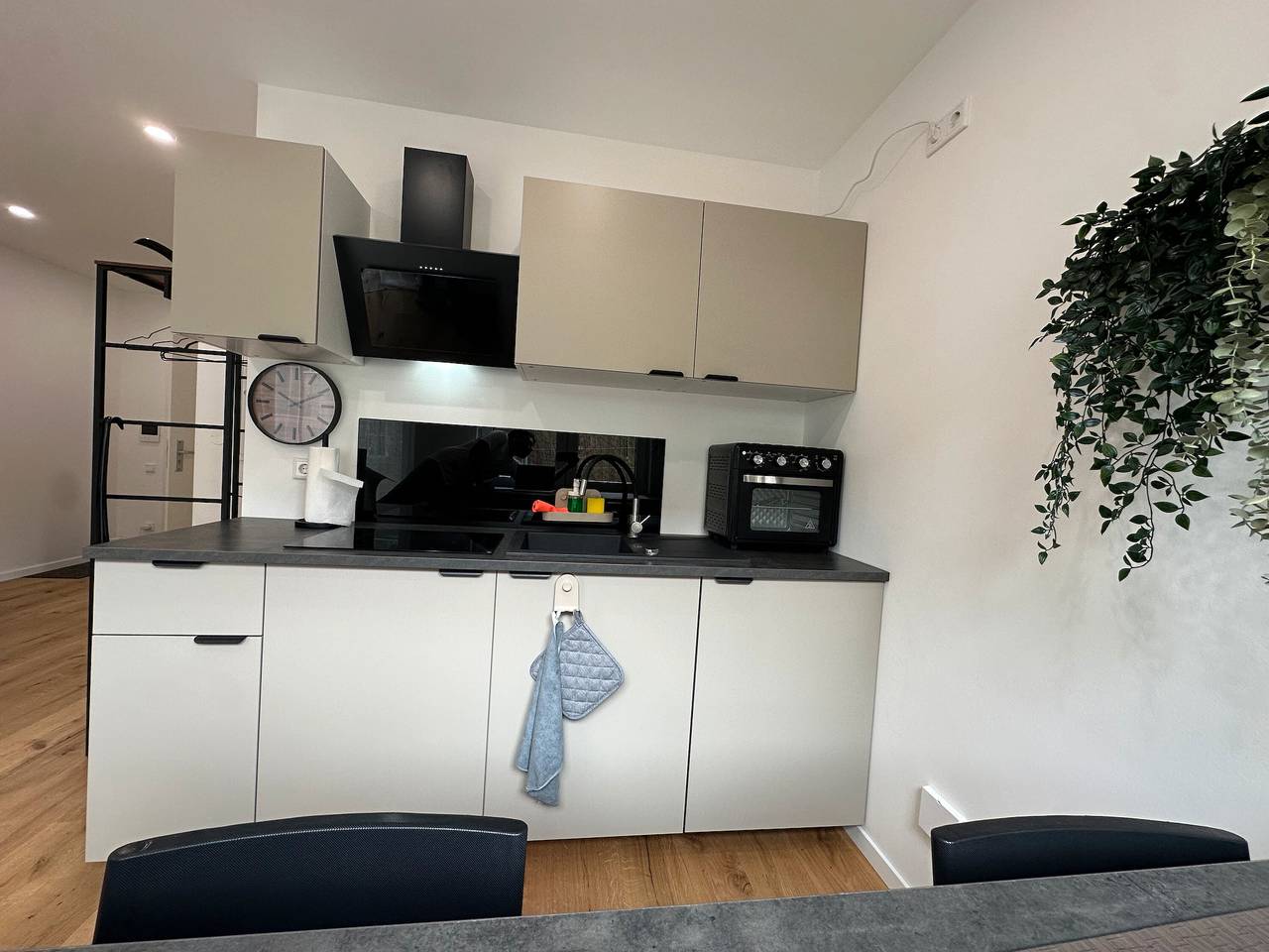 Entire apartment, Studio 'Ay Homes 01' with Wi-Fi in Augsburg, Bavarian Swabia