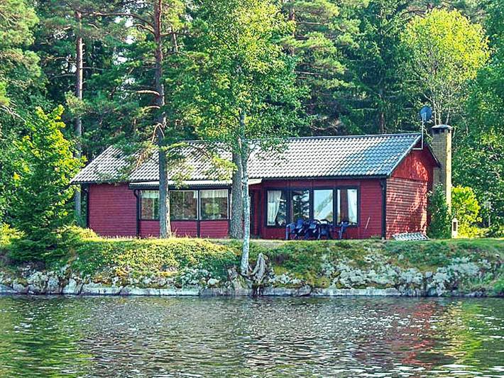 Ferienhaus für 6 Personen, mit Terrasse und Seeblick in Hultsfreds und Umgebung