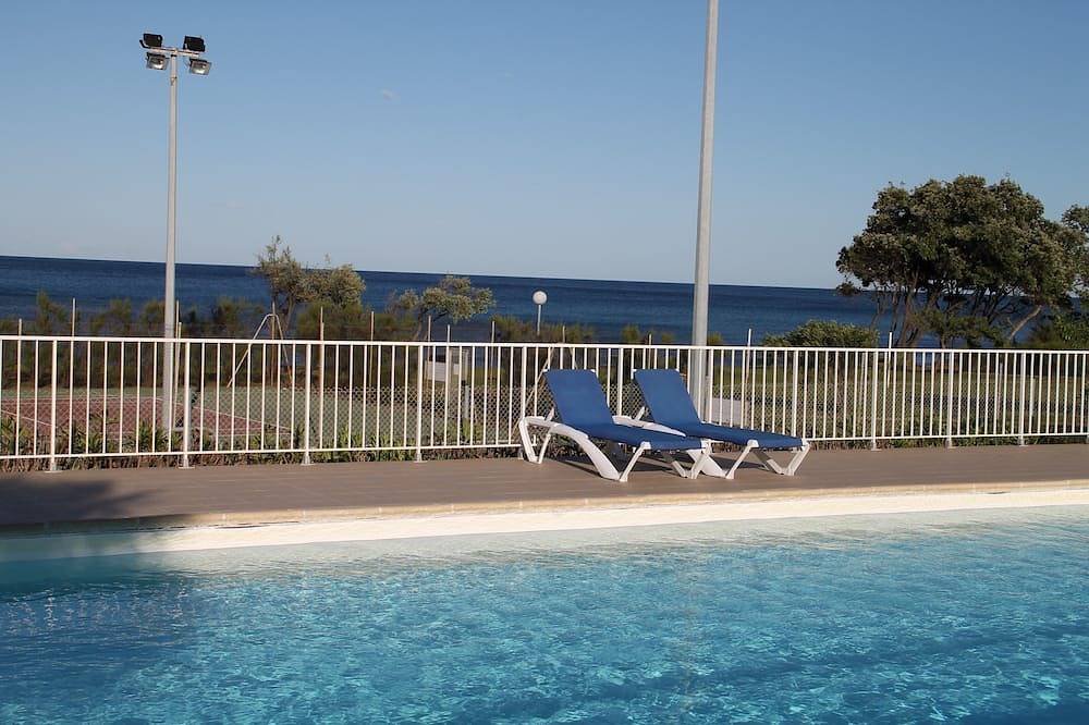 Ganze Wohnung, Apartment in luxuriöser, von Bäumen gesäumter Residenz mit direktem Zugang zum Strand in Prunete, Cervione