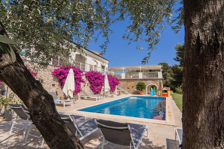 Villa für 8 Personen, mit Pool und Garten - 1