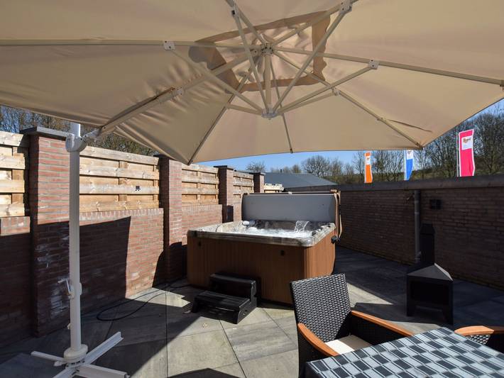 Ferienhaus für 8 Personen, mit Whirlpool und Terrasse sowie Garten und Sauna in Heerlen