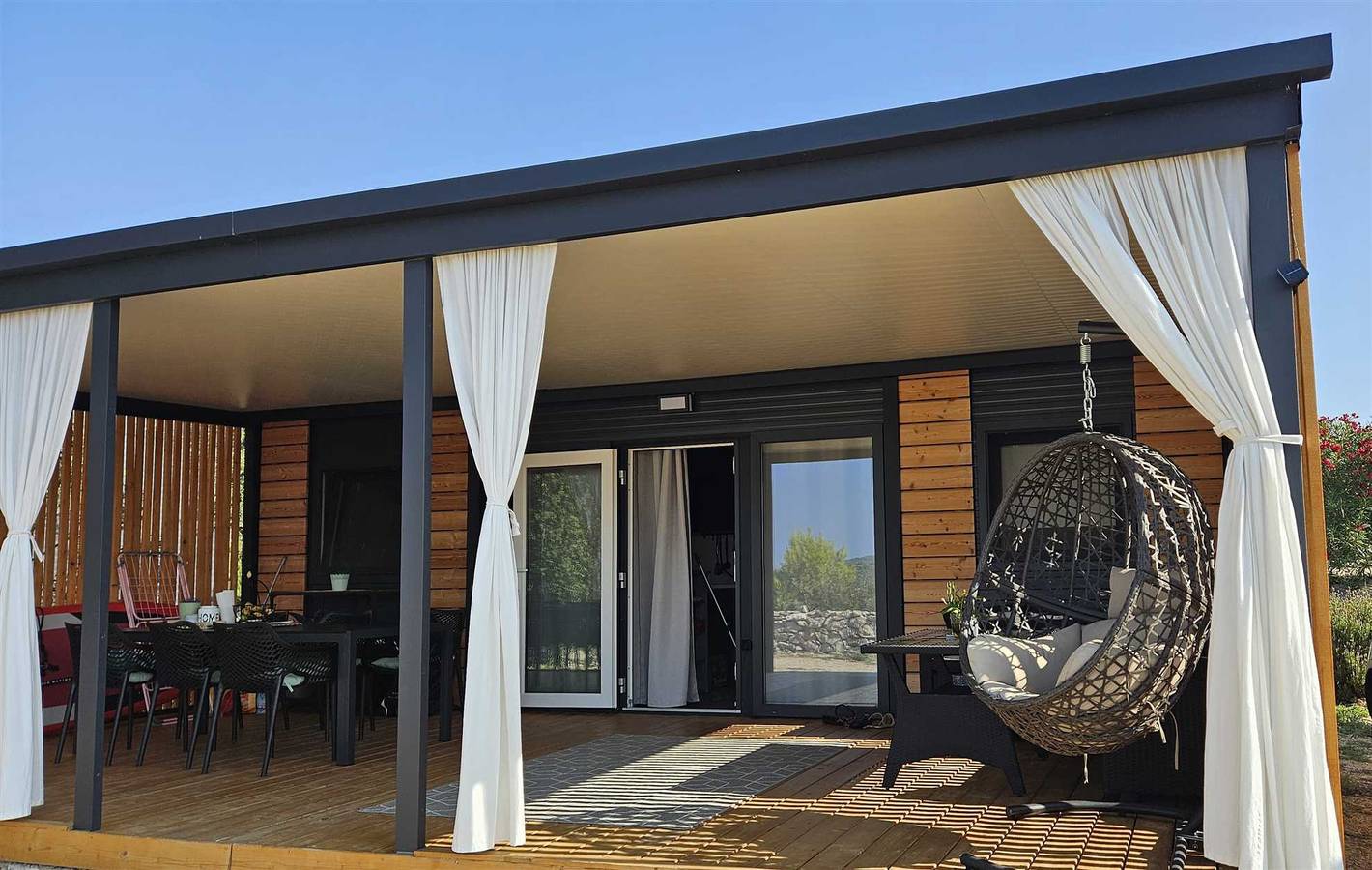 Wohnwagen für 6 Personen mit Pool in Pirovac, Šibenik-Knin