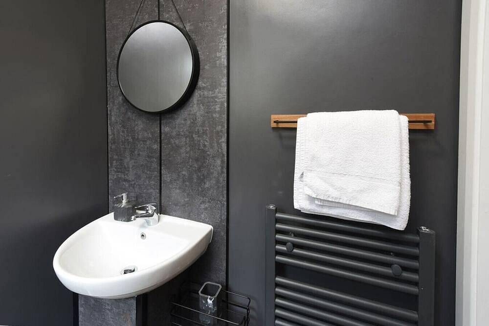Ocho Homes By Eight Continents - R7 in Belfast, Antrim