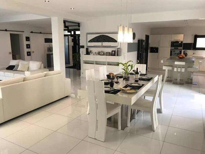 Location de vacances pour 8 personnes, avec jardin et terrasse ainsi que piscine et jacuzzi à Mées - 4