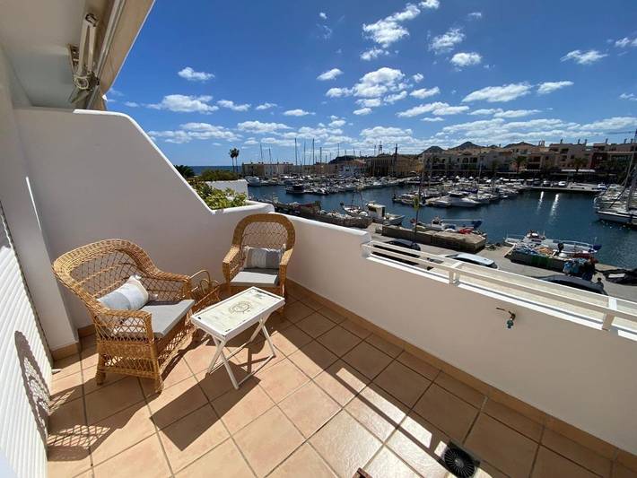 Ferienwohnung für 6 Personen, mit Balkon und Terrasse sowie Garten und Pool