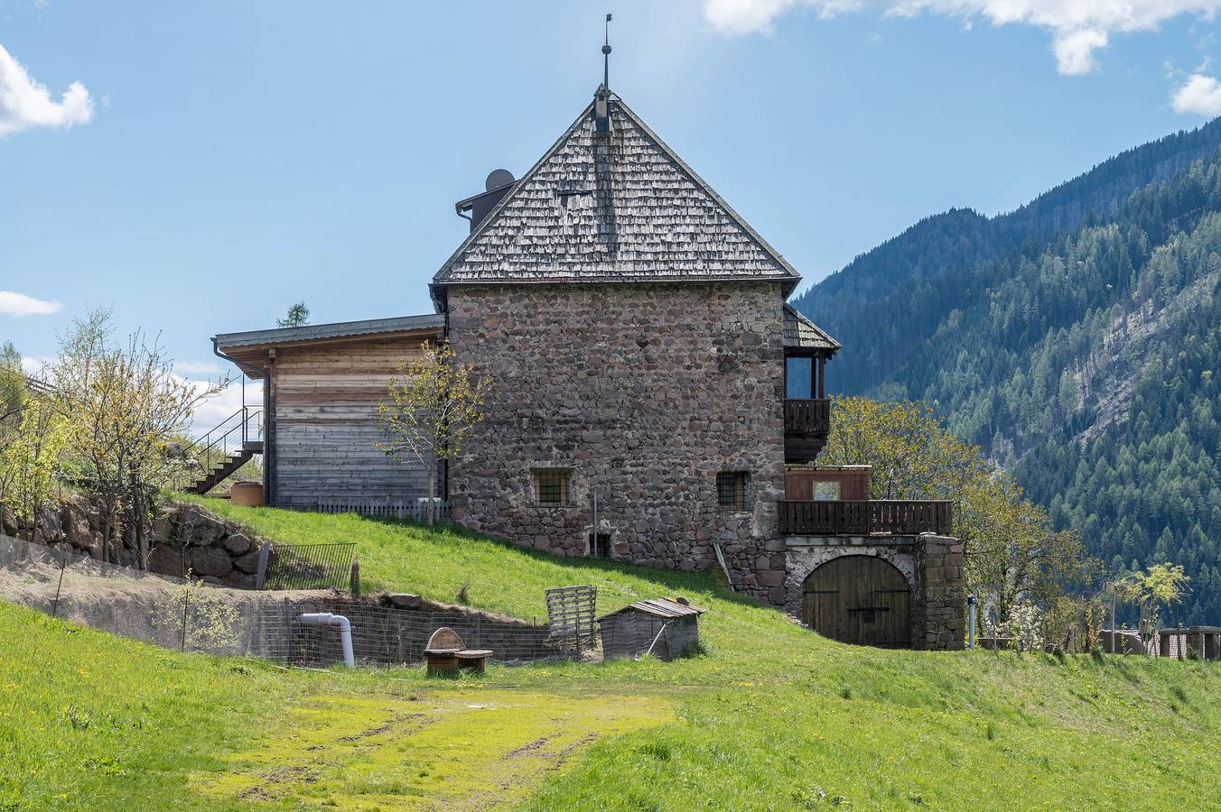 Ganze Wohnung, Ferienwohnung "Stofnerhof Turmgemach" mit Bergblick, privater Terrasse und Wlan in Sarntal, Sarntaler Alpen
