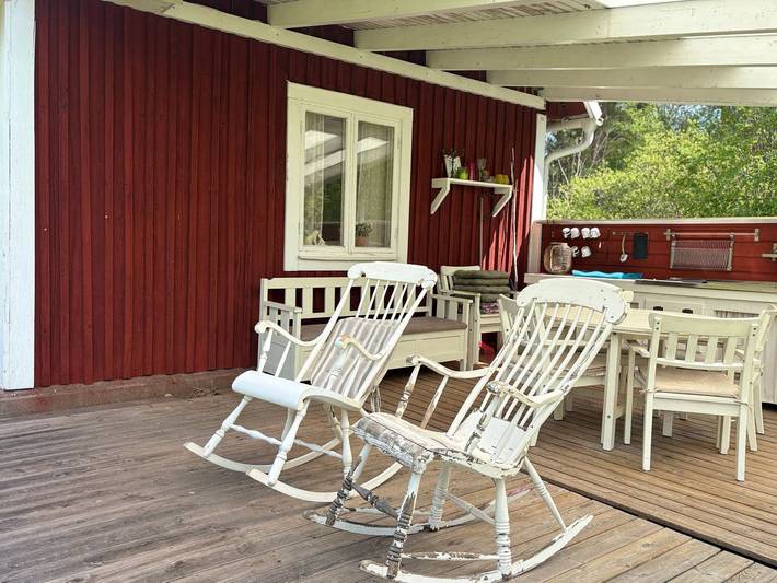 Hus Kråksmåla – Secluded Lakefront Holiday Home with Boats in Småland in Nybro
