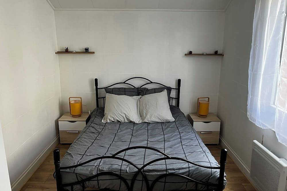 Small pavilion, Jacuzzi, Barbecue, Terrace, Netflix, Canal+, Disney+. in Bobigny, Sena-Saint Denis
