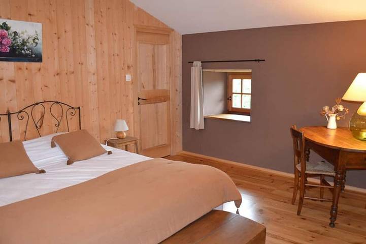 Gîte pour 12 personnes, avec sauna ainsi que jardin et piscine dans Saint-Just-la-Pendue - 4