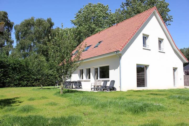 Location de vacances pour 12 personnes, avec jardin et terrasse à Verton