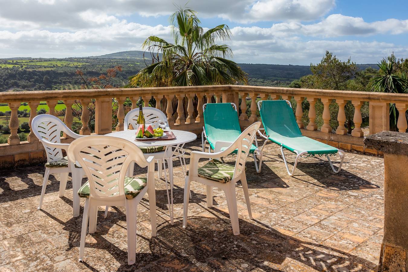 Ferienhaus 'Finca Ses Coves' mit Bergblick, privater Terrasse und Wlan in Petra (Mallorca), Mallorca Inselmitte