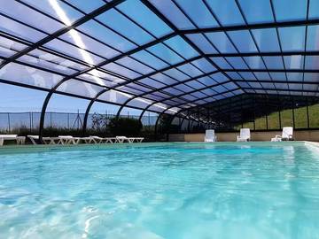 Mobil home pour 5 personnes, avec terrasse et piscine à Fleurie