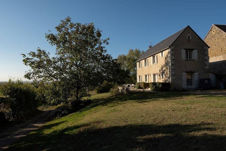 Gîte pour 6 personnes, avec piscine et jardin à Avon-les-Roches