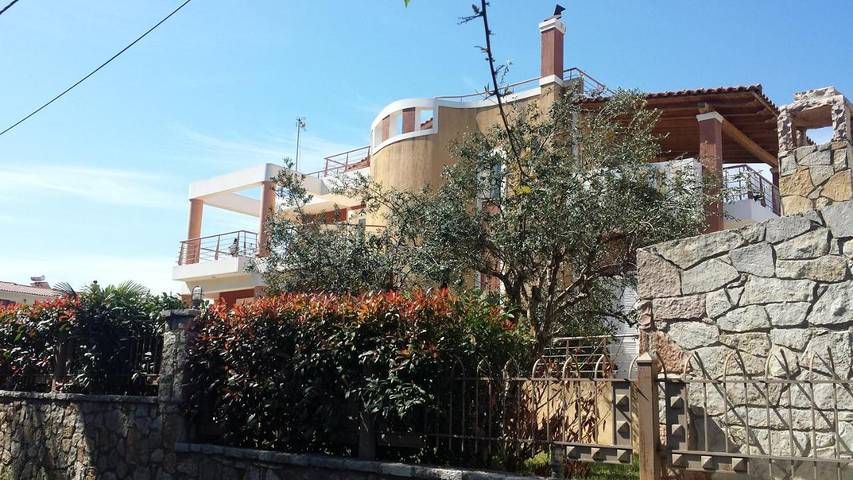 Ferienhaus für 10 Personen, mit Balkon und Whirlpool sowie Terrasse und Garten
