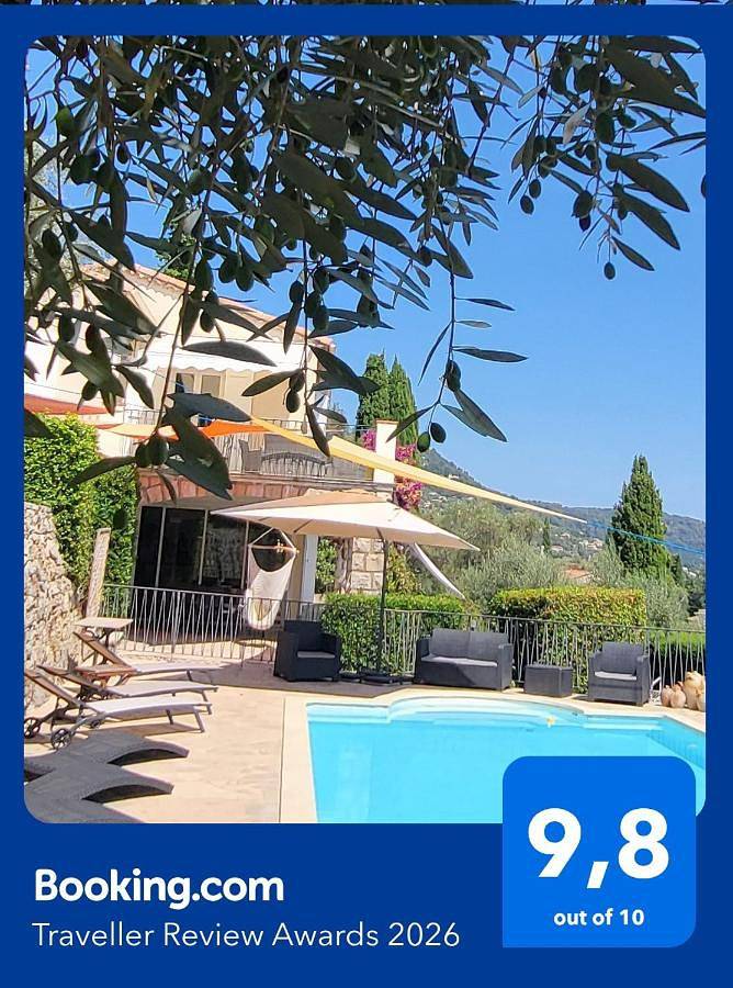 Location de vacances pour 4 personnes, avec vue sur le lac et piscine ainsi que jardin et vue à Spéracèdes