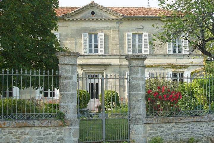 Location de vacances pour 12 personnes, avec Jardin à Saint-Yzans-de-Médoc