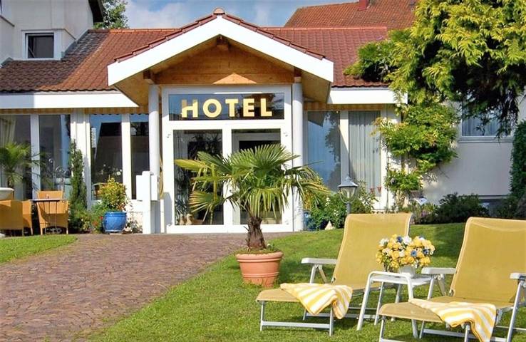 Hôtel pour 4 personnes, avec jardin et sauna ainsi que piscine et balcon