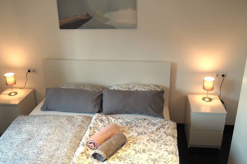 Ganze Wohnung, Zentrale Ferienwohnung mit gesichertem Privatparkplatz im Hinterhof in Ludwigshafen, Kurpfalz