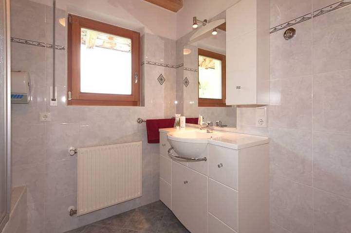 Appartamento intero, App. 1 Auhaus grande bellissimo appartamento per 2, ideale per 4 fino a 5 in Martello, Parco Nazionale dello Stelvio