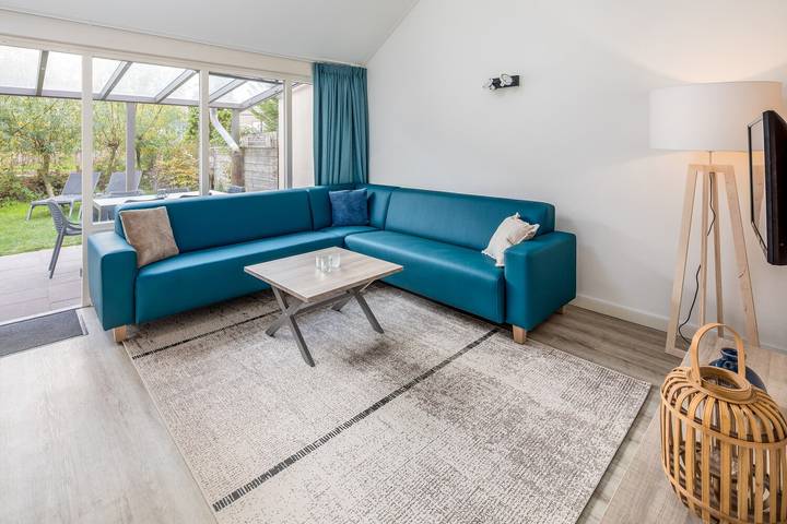 Bungalow voor 6 personen, with Balkon/Terras and Terras as well as Tuin and Sauna in Oostkapelle