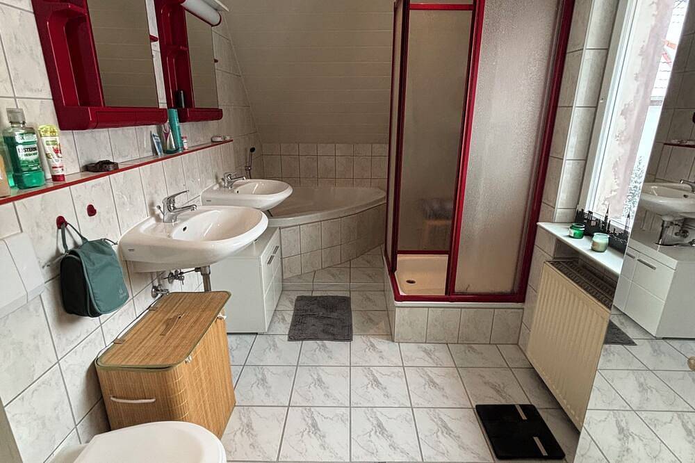 Ganze Wohnung, Ruhige Randlage im sonnigen Villenviertel mit Hottub, zum wohlfühlen in Rudolstadt, Saaleland