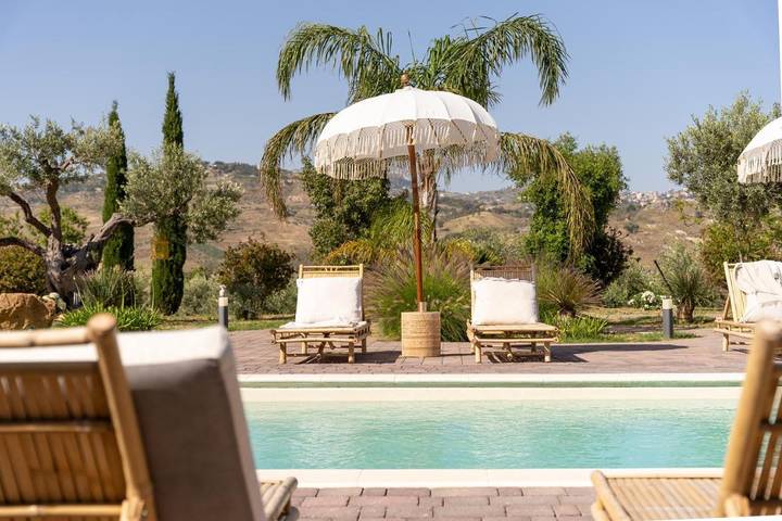 Agriturismo per 4 persone, con Terrazza e Giardino nonché Piscina e Panorama a Agrigento