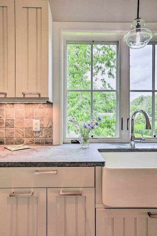 Ganze Wohnung, Barn-Like Studio Suite w/ Flowering Garden! in Hopewell Township, Mercer County