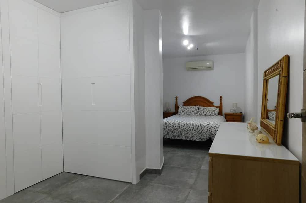 Fab Beach Villa ! Only 3 Minute walk to La Zenia Beach  6 Bedrooms 5 Bathrooms in La Zenia Centre, Orihuela