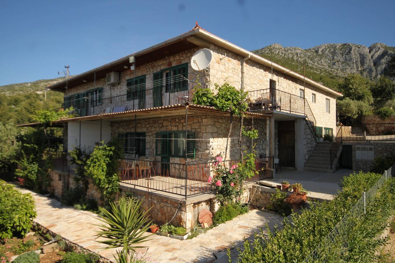Ganze Wohnung, 2-Zimmer-Ferienwohnung mit Terrasse und Meerblick Zavala (Hvar) -a in Zavala, Hvar