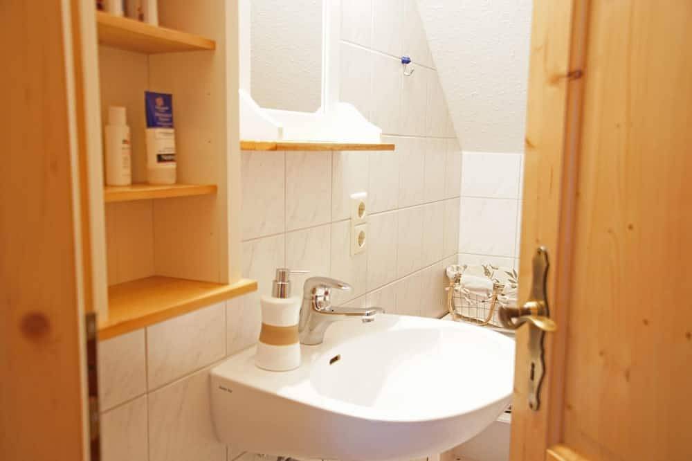 Ganze Wohnung, Die Ferienwohnung „Karlstein“ bietet auf 52m² Platz für zwei bis vier Personen in Triberg, Südschwarzwald
