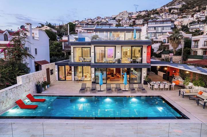 Vakantiehuis voor 10 personen, met sauna en whirlpool in Kalkan