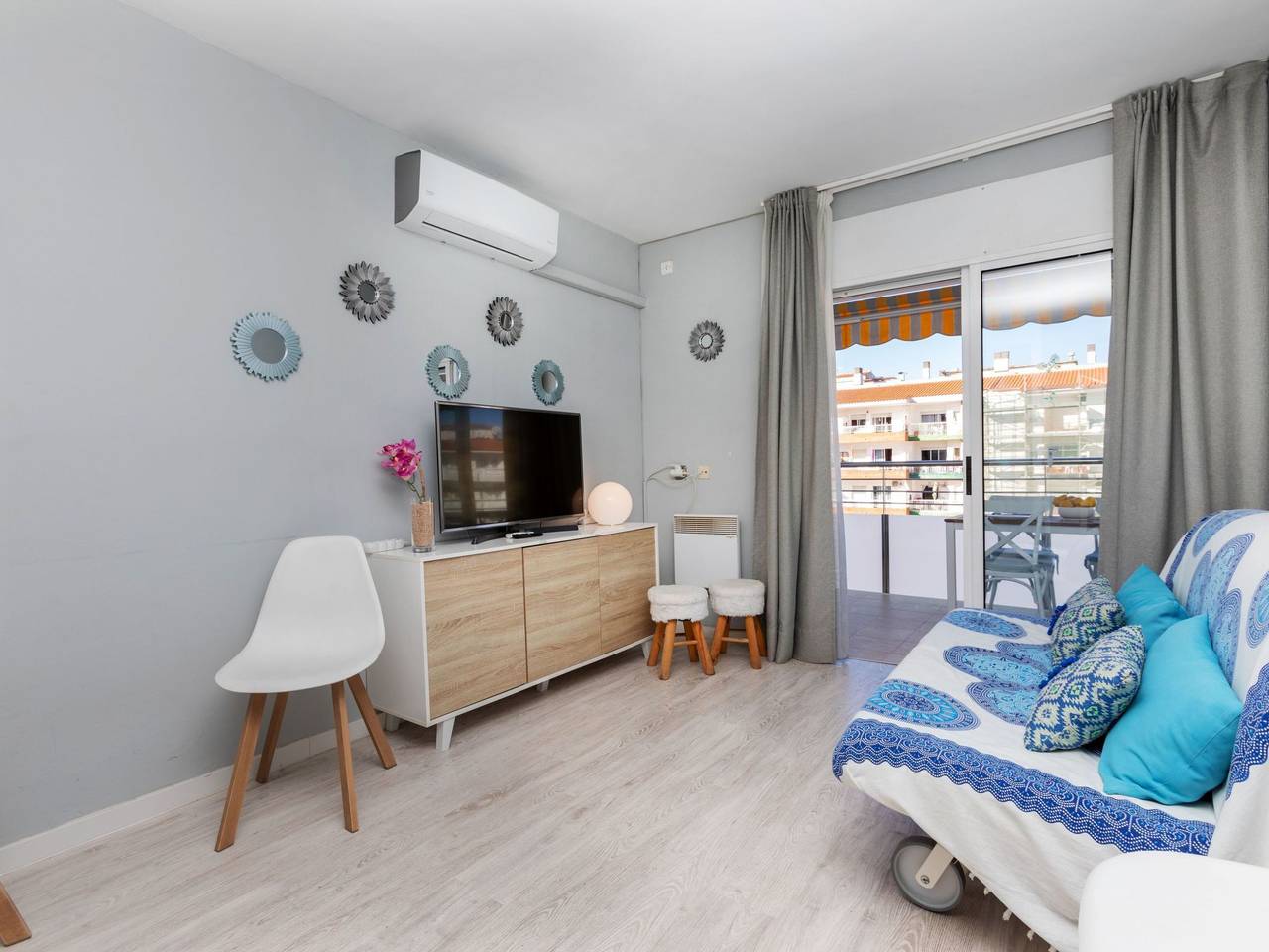 Entire apartment, Lotus in Els Pins Blanes, Blanes