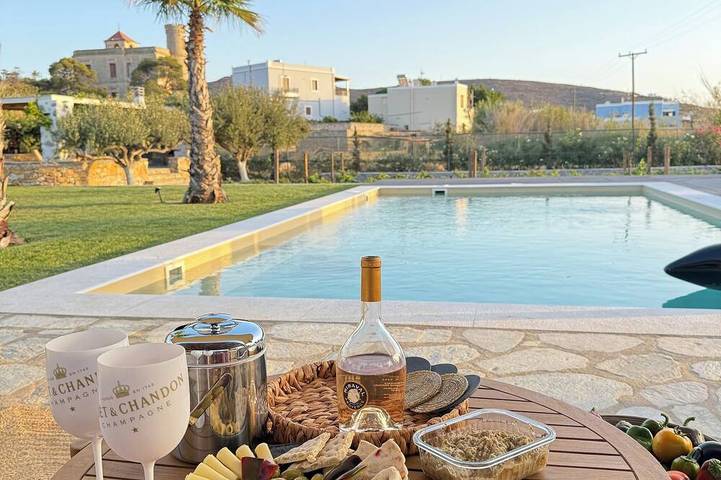 Villa for 9 people, with hot tub and terrace as well as garden in Syros