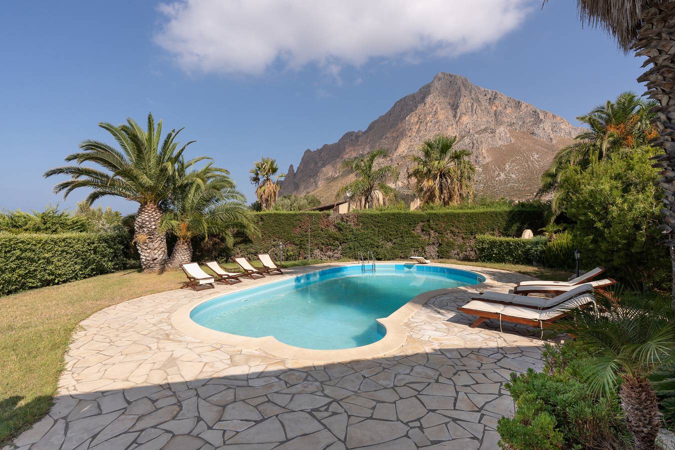Villa 'Amazing Sunset' with Sea View, Wi-Fi and Air Conditioning in Custonaci, Trapani Province