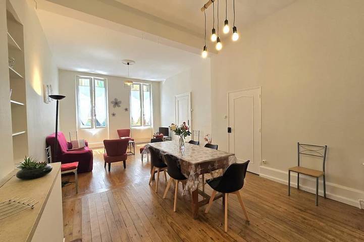 Gîte pour 6 personnes, avec terrasse à Villefranche-du-Périgord